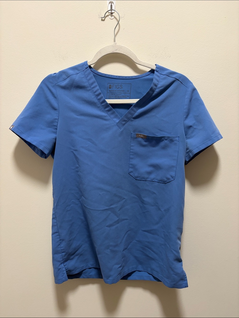 Figs Short-Sleeve V-Neck Scrub Top in Cornflower Blue